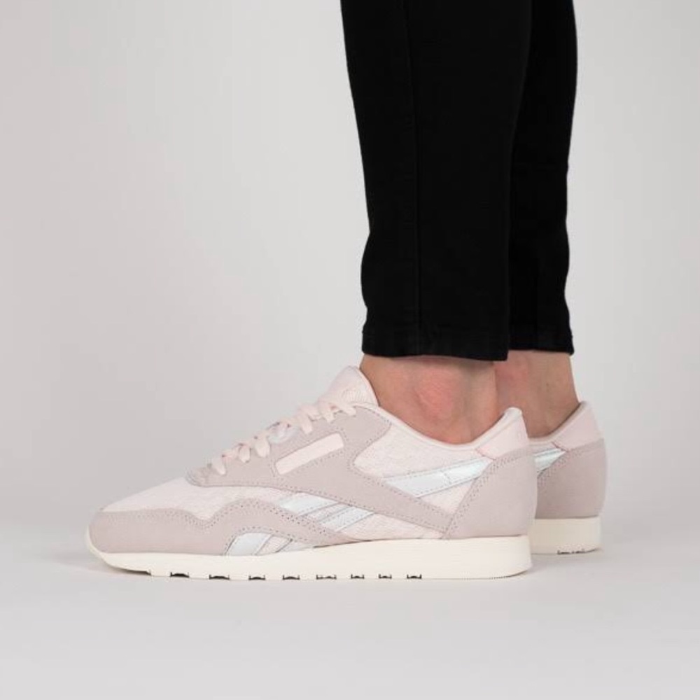 Reebok Classic Sneaker in Pastel Pink